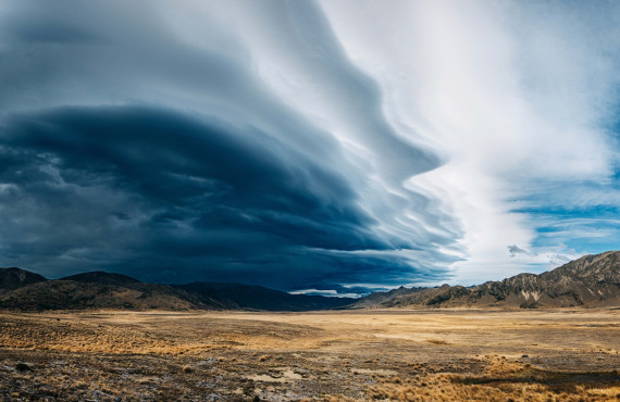 2022 PHOTO COMP The epic battle in the sky Bind crop
